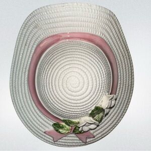 White Ceramic Straw Hat‎ Wall Pocket 3D Flowers